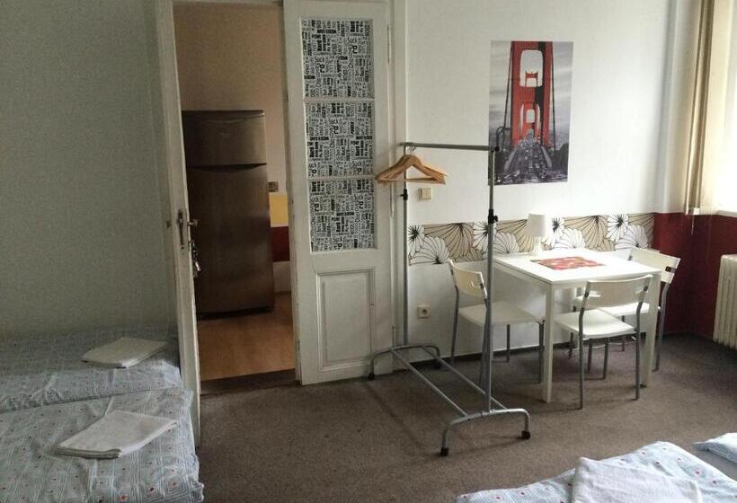 Cameră Standard cu Baie Comună, Charles Square Hostel