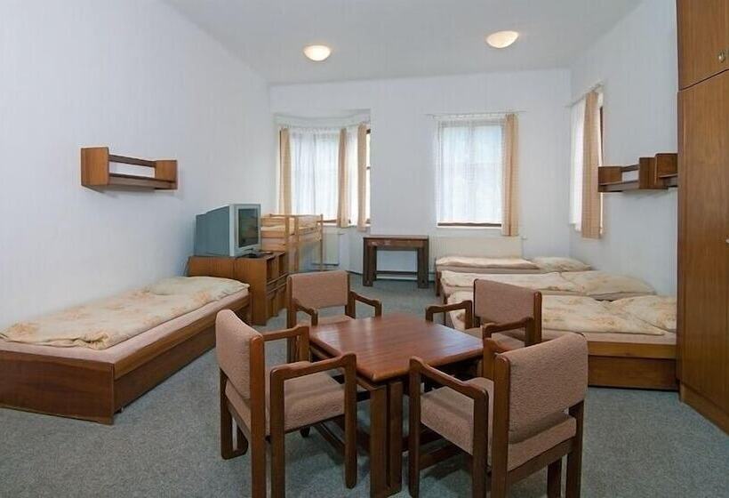 스탠다드 4인용 룸 공용 욕실, Chata Labská   špindlerův Mlýn   Hostel