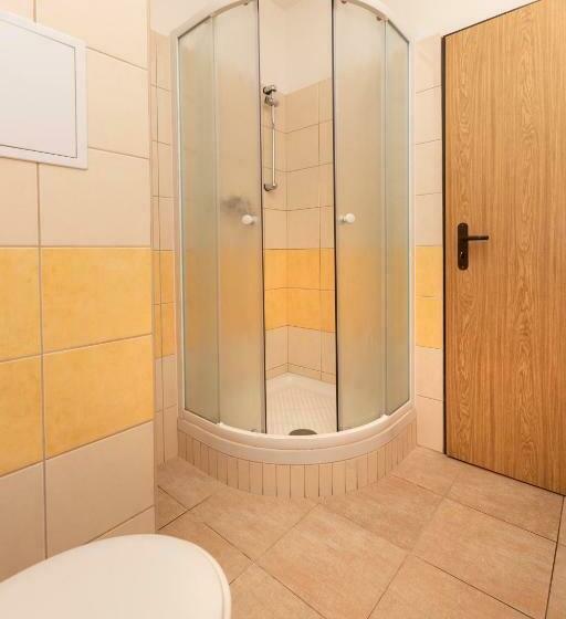 스탠다드 트리플 룸, Buly