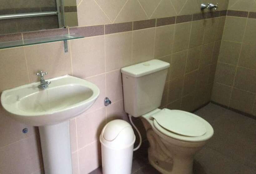 اتاق استاندارد سه نفره, Jenecheru