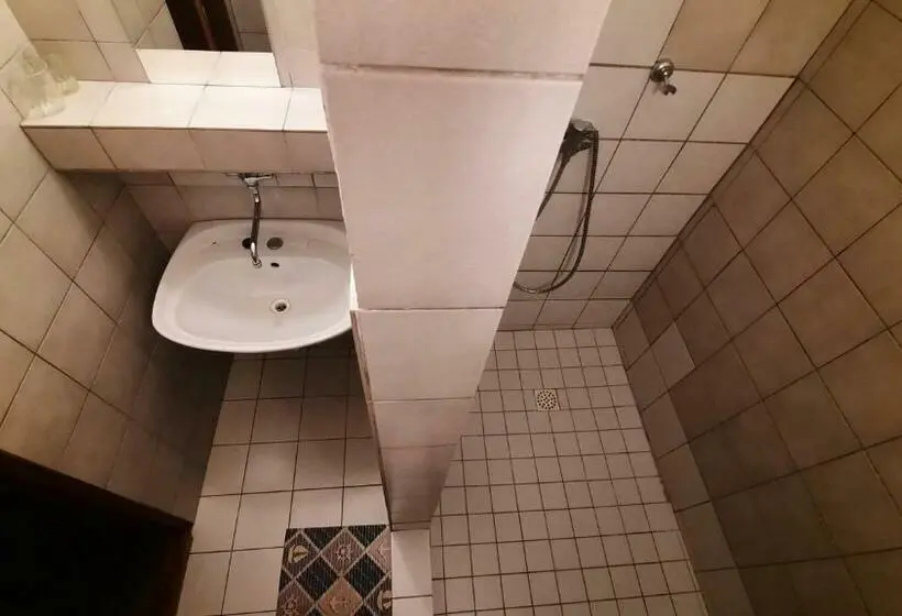 اتاق خانوادگی, Kristl