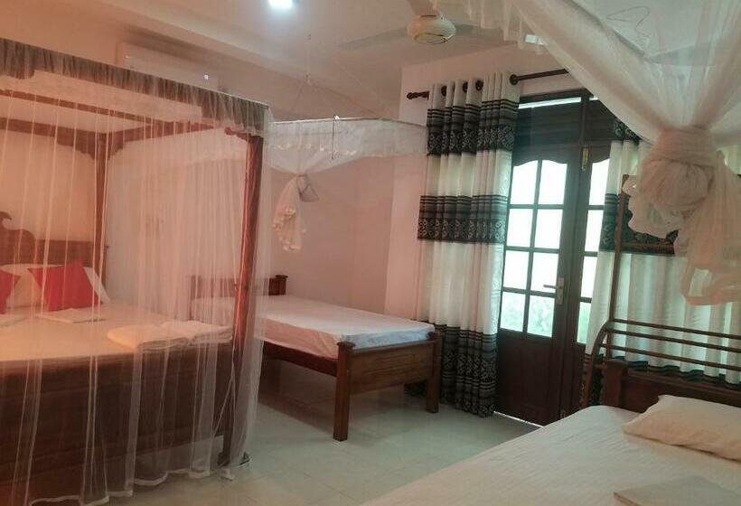 Deluxe Room, Mermaid Inn