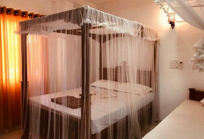 Deluxe Room, Mermaid Inn