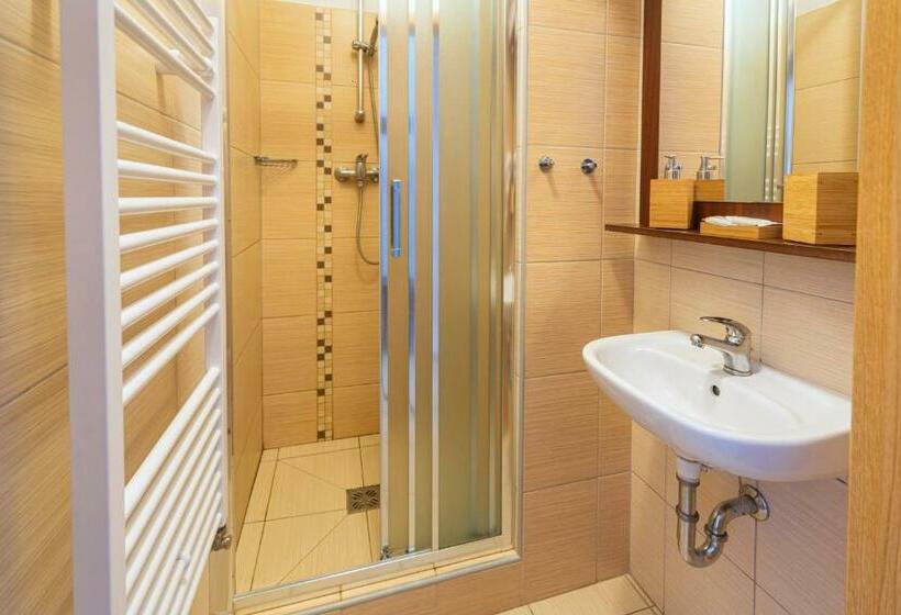 חדר סטנדרט לשלושה, Panský Dům