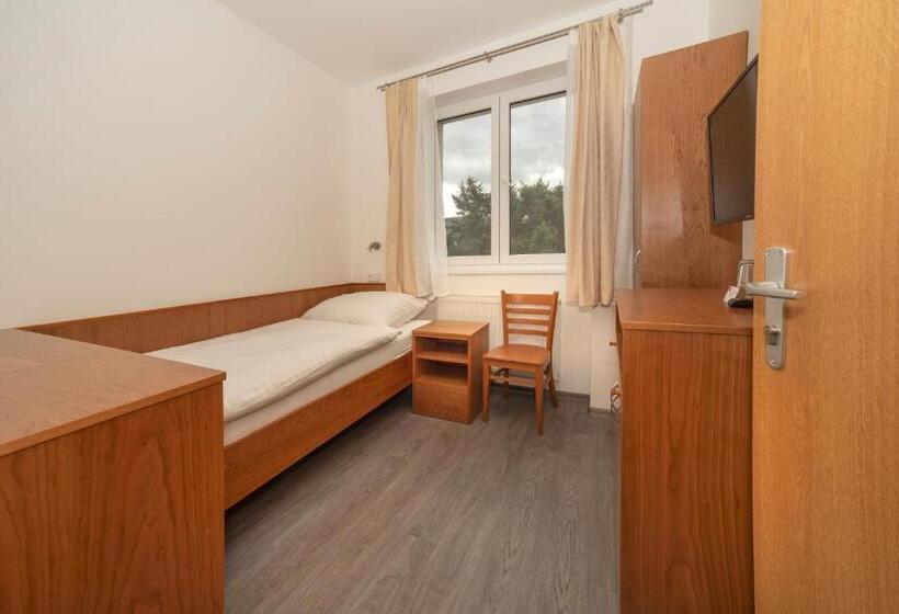 חדר משפחתי, Panský Dům