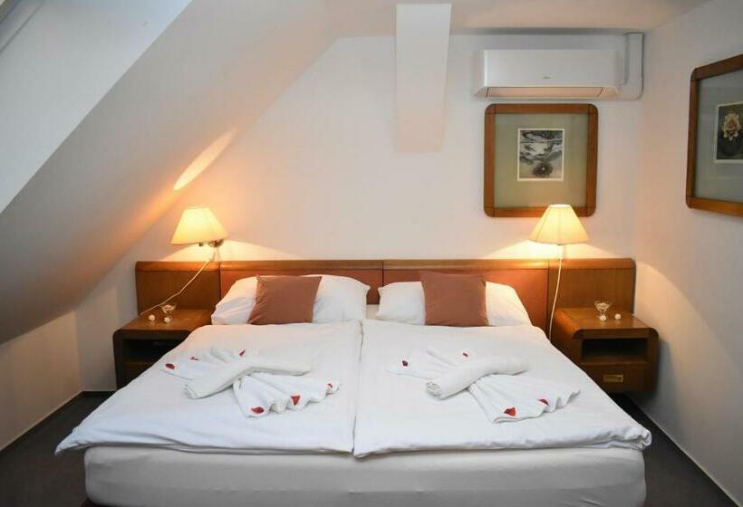 Номер Стандарт, Restaurant Na Statku