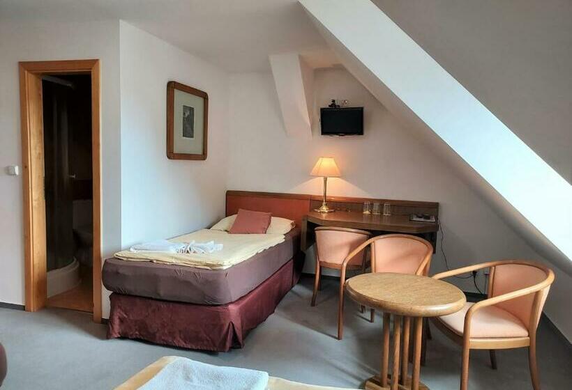 Трехместный Номер Комфорт, Restaurant Na Statku