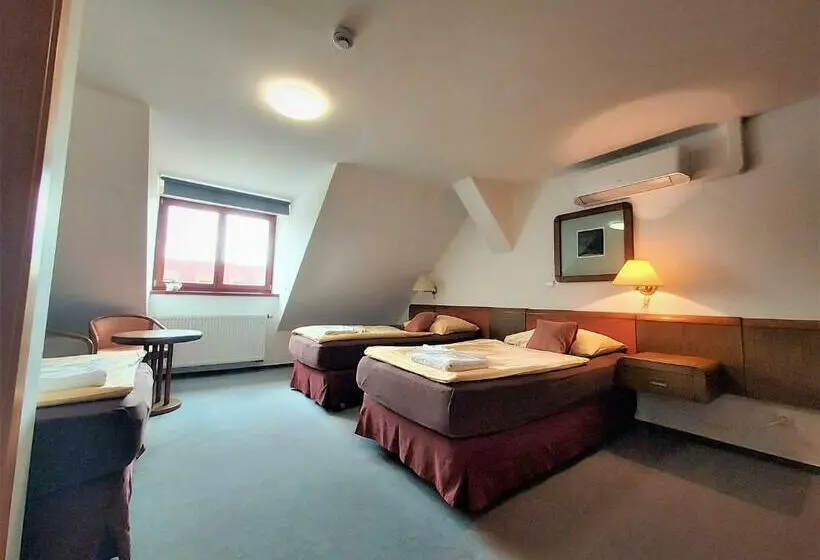 Comfort Kolmen Hengen Huone, Restaurant Na Statku