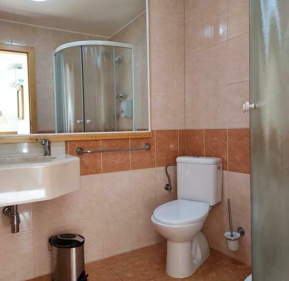 Трехместный Номер Комфорт, Restaurant Na Statku