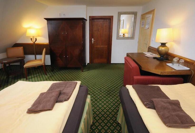 Номер Стандарт Трехместный, Restaurant Na Statku