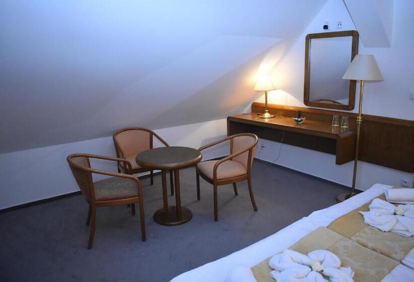 Люкс, Restaurant Na Statku