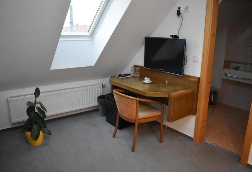 Люкс, Restaurant Na Statku