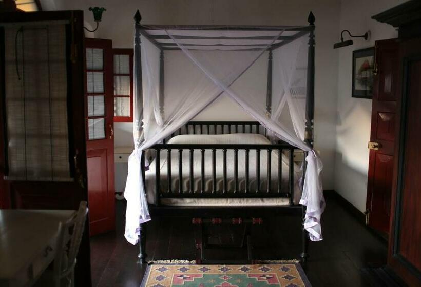 Deluxe Rum, Royal Bar &