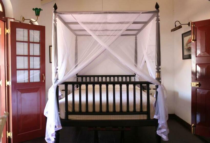 Deluxe Rum, Royal Bar &