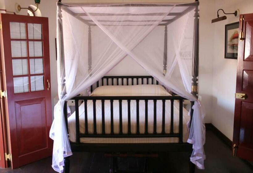 Deluxe Rum, Royal Bar &