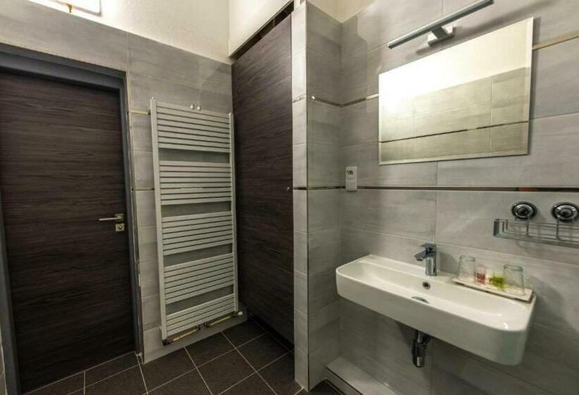 スタンダードルーム, Třebovská Restaurace