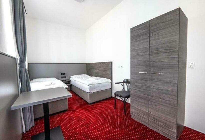 2ベッドルームアパートメント, Třebovská Restaurace