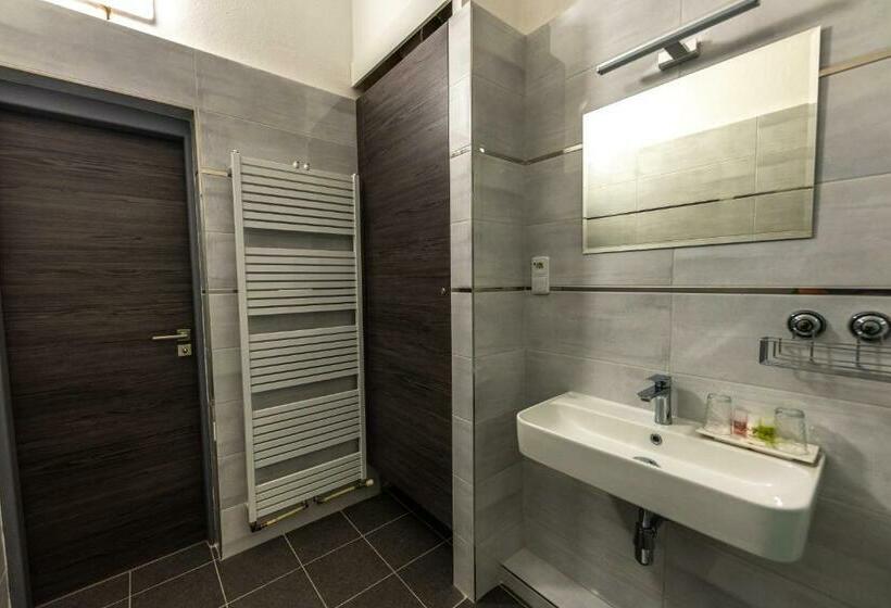 スタンダードルーム, Třebovská Restaurace