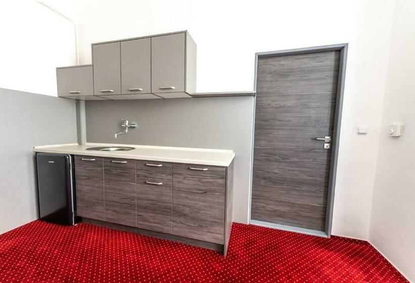 2ベッドルームアパートメント, Třebovská Restaurace