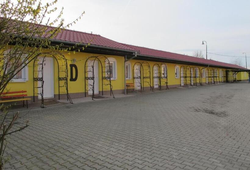 بانگلوی استاندارد, Zámeček