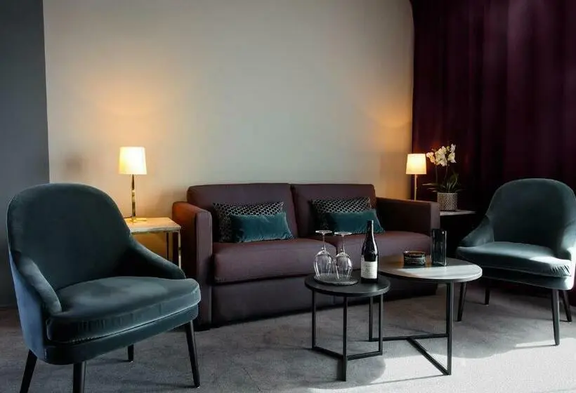 Juniorsviitti Näkymä, Kust Hotell & Spa