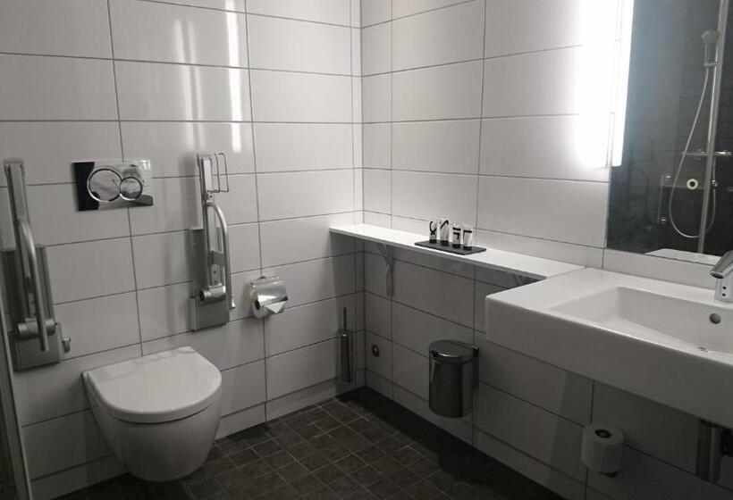 חדר סטנדרט מותאם לאדם עם מוגבלויות, Kust Hotell & Spa