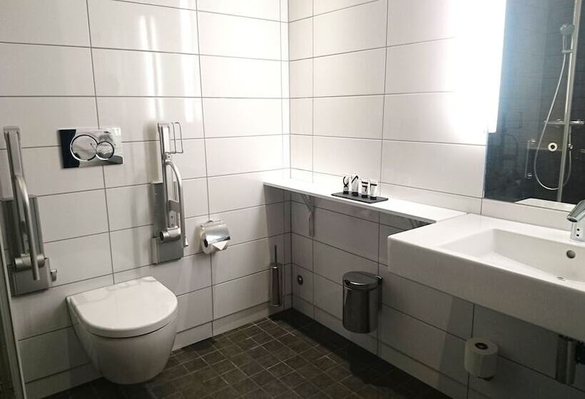 חדר סטנדרט מותאם לאדם עם מוגבלויות, Kust Hotell & Spa