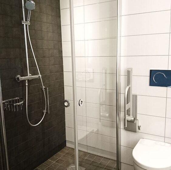 חדר סטנדרט מותאם לאדם עם מוגבלויות, Kust Hotell & Spa