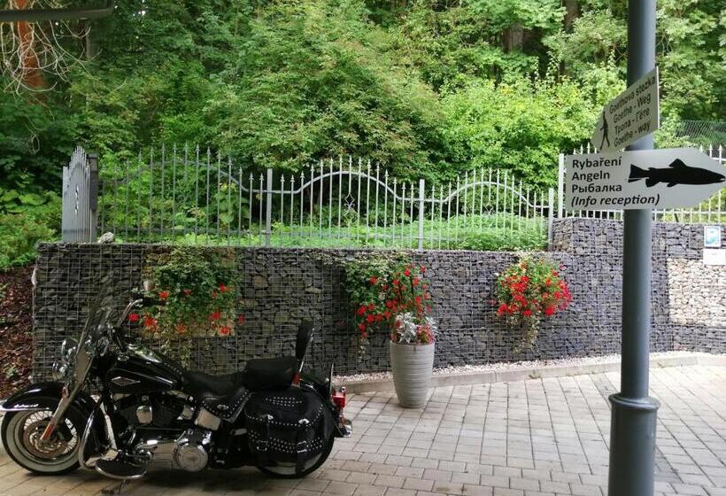 جناح مزوَّد بشرفة, Parkhotel Forest