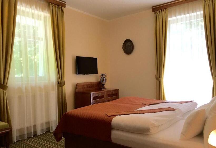 جناح مزوَّد بشرفة, Parkhotel Forest