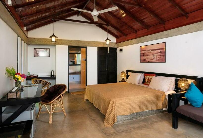 بانگلوی استاندارد با چشمانداز دریا, Seven Turtles