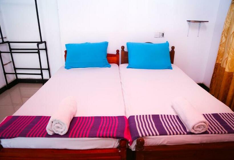 חדר דלוקס, The Spring Holiday