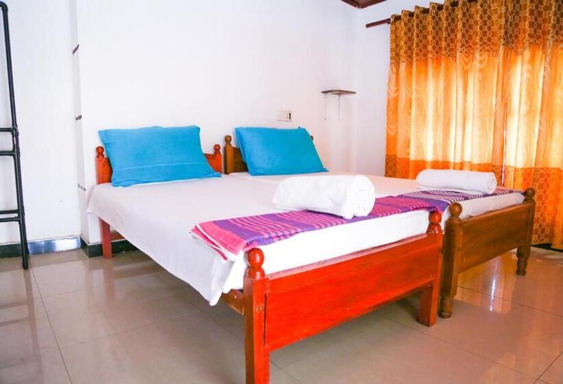 חדר דלוקס, The Spring Holiday