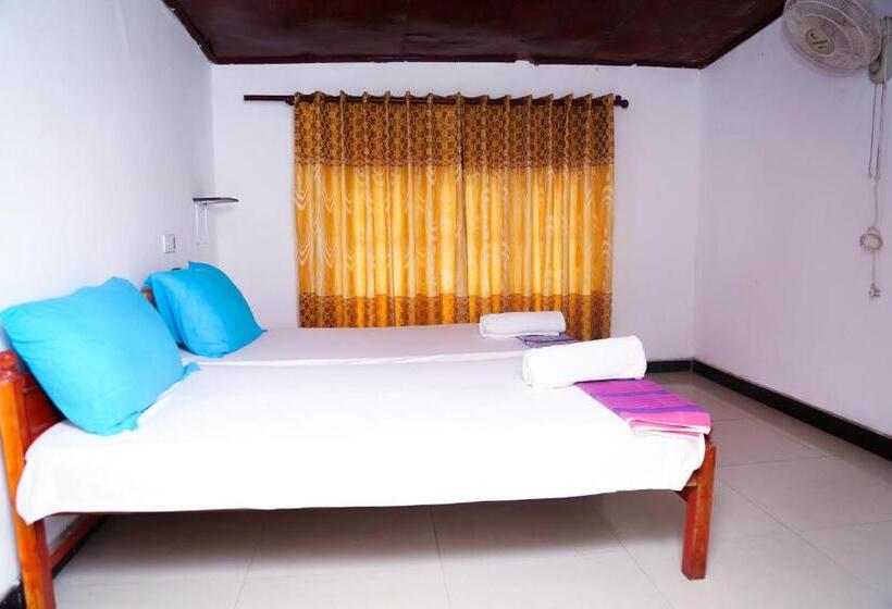 חדר דלוקס, The Spring Holiday