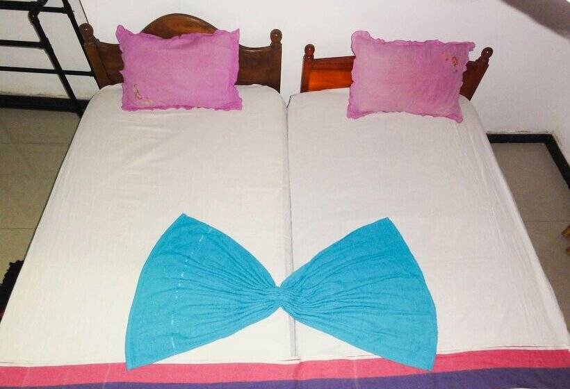 חדר דלוקס, The Spring Holiday