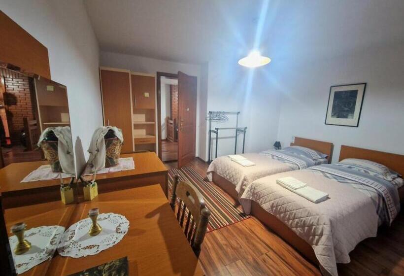 تختخواب در اتاق مشترک, Hostel   F