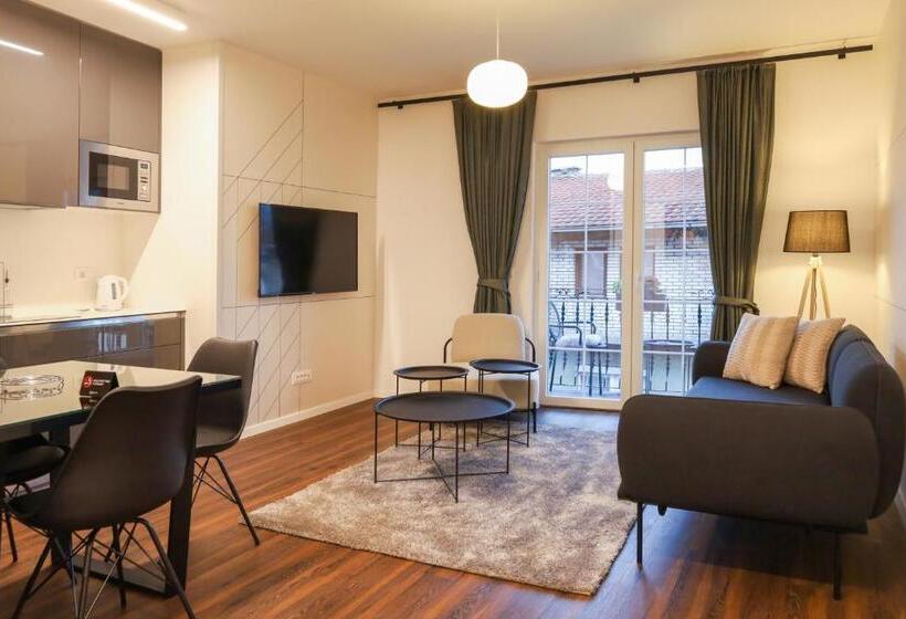 سوئیت جونیور خانوادگی, Benelux