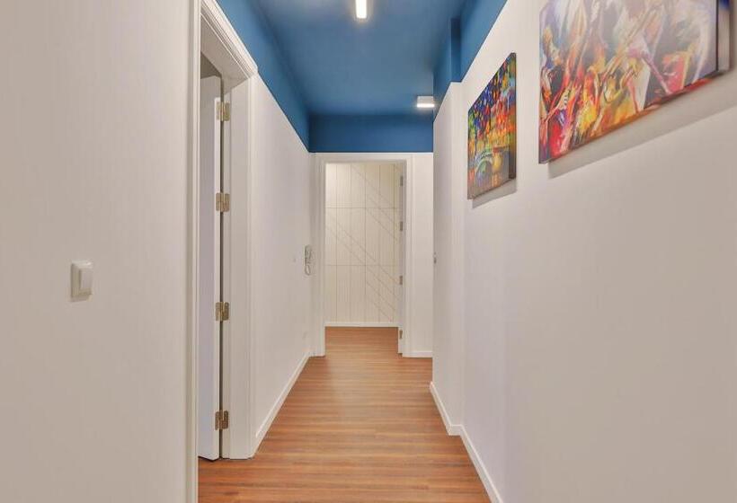سوئیت جونیور خانوادگی, Benelux