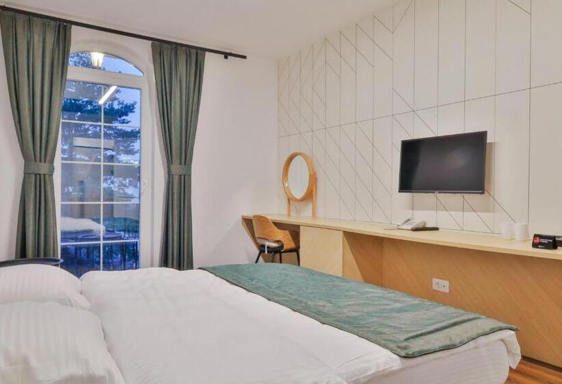 اتاق خانوادگی, Benelux