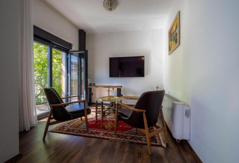 اتاق لوکس با بالکن, Doa Boutique