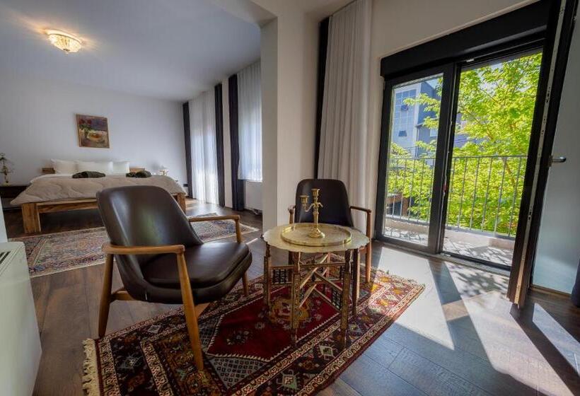 اتاق لوکس با بالکن, Doa Boutique
