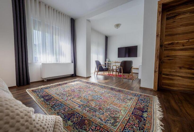 اتاق لوکس با بالکن, Doa Boutique