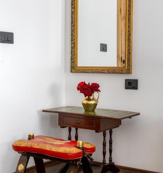 اتاق لوکس با بالکن, Doa Boutique