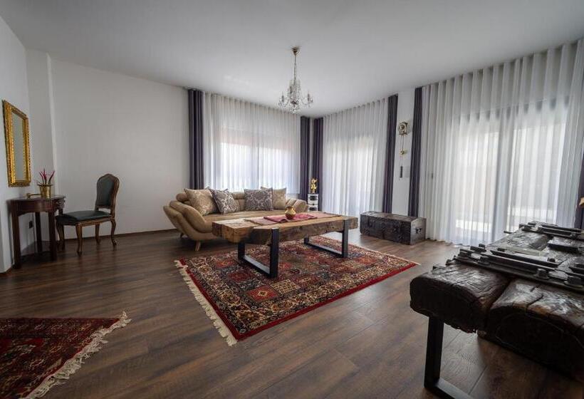 اتاق لوکس با بالکن, Doa Boutique