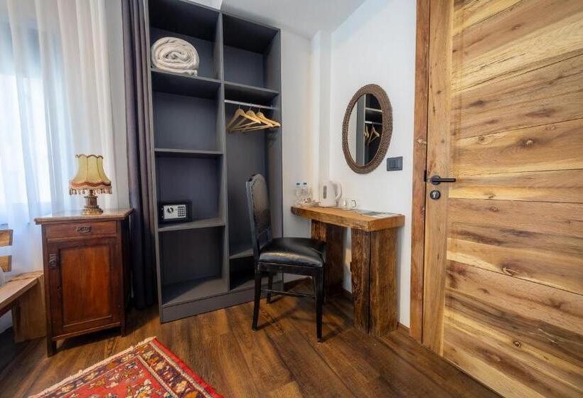 اتاق اکونومی, Doa Boutique