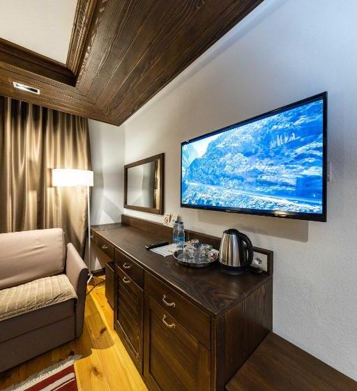 اتاق لوکس, Kulla E Zenel Beut