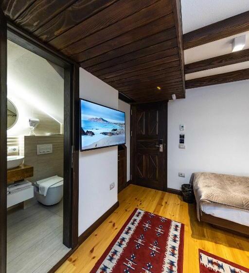 اتاق اکونومی, Kulla E Zenel Beut