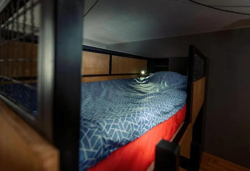 تختخواب در اتاق مشترک, Town Hostel