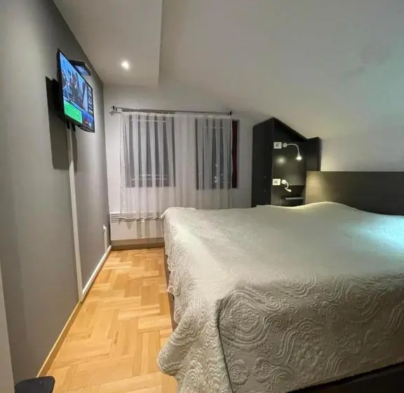 اتاق استاندارد, Town Hostel