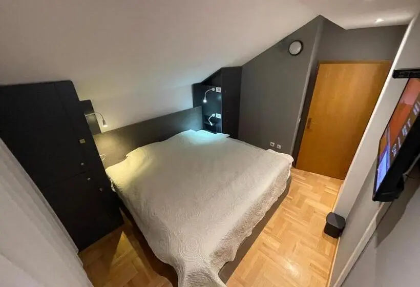 اتاق استاندارد, Town Hostel